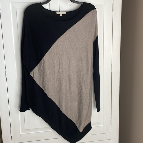 Joan Vass Asymmetric Black and Gray Color Block Sweater Shirt Size Medium - Picture 1 of 5